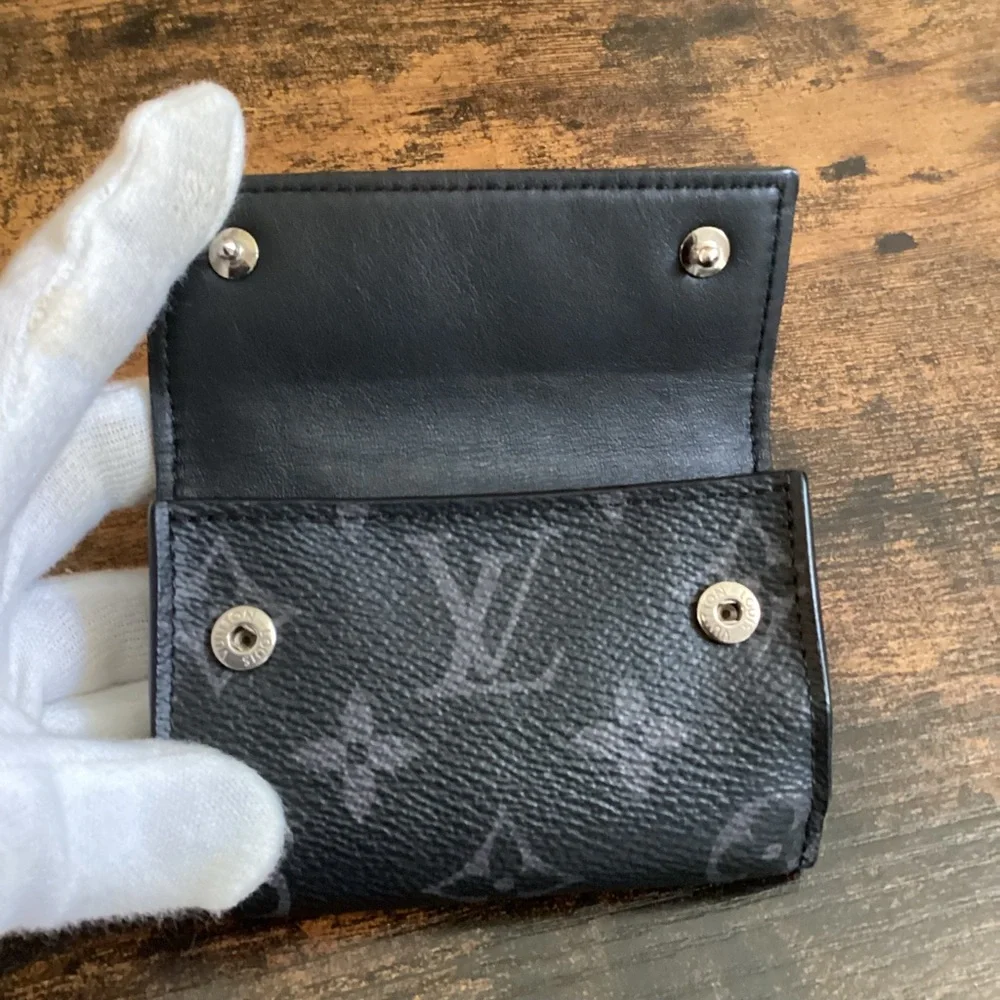 LV Discovery compact wallet Eclipse monogram tri fold